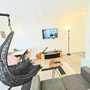  Apartment Lovely Studio Apartment Sheffield City Centre - Wifi, Digital Tv